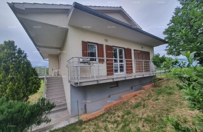 Familienhaus mit Garage, Weinkeller und der Möglichkeit, zusätzliches Land zu kaufen – 30 Minuten von Pula entfernt