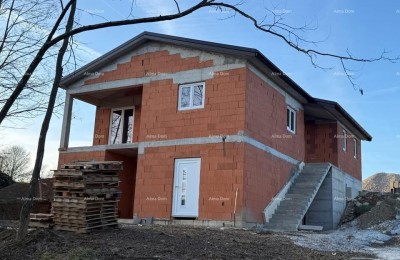 Haus im Rohbau mit großem Grundstück – Cerovlje