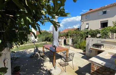 Verkauf - zwei Häuser in ausgezeichneter Lage mit Meerblick - Medulin, Vinkuran!