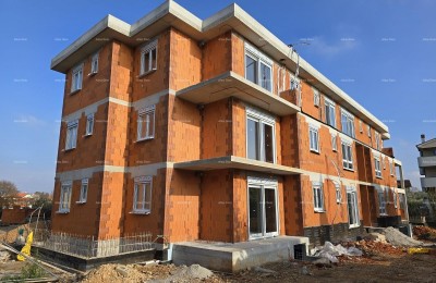Zu verkaufen: Wohnung in einem neuen Wohnprojekt mit Parkplatz - in Štinjan!