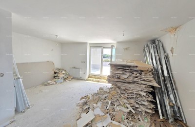 PULA – Wohnung im Zentrum mit zwei Garagen und großer Terrasse