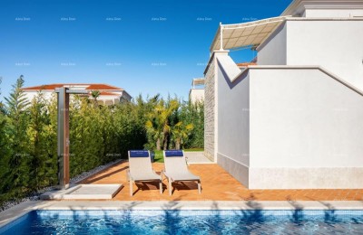 Prächtige Villa Mit Pool in Vabriga!