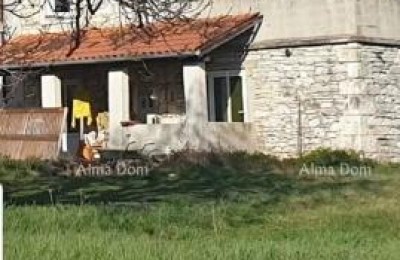 Zu verkaufen: altes Steinhaus mit Grundstück in Barban, ideal für ein Ferienhaus.