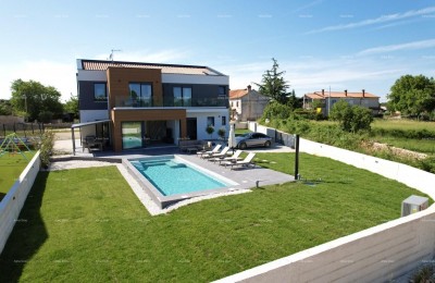 Moderne Villa mit Pool in Vodnjan