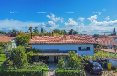 Zu verkaufen: Haus mit Baugrundstück, 200 m vom Strand entfernt – Umag/Savudrija