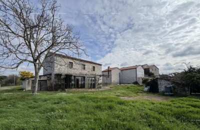 Steinernes Haus mit Potenzial – nahe Umag