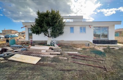 Verkauf eines neu gebauten Hauses mit Schwimmbad, in ruhiger Lage, Juršići!