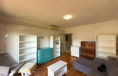 Wir verkaufen eine Wohnung in ausgezeichneter Lage in Pula!