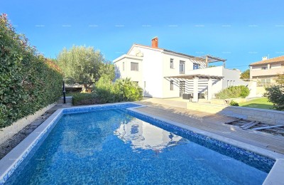 Moderne Villa mit Pool in Pula, nahe dem Zentrum!