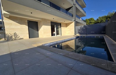 Verkauf einer Wohnung in einem Neubau mit Pool und zwei Parkplätzen, Medulin!