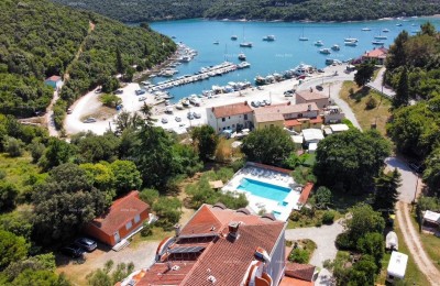 Traumhafte Investition: Charmantes Hotel in Krnica, 200 m vom Meer entfernt