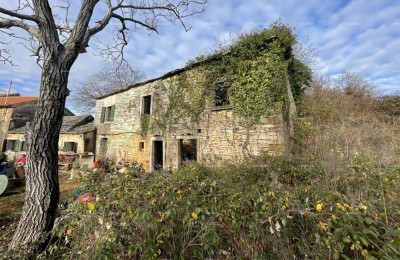 Verkauf - Steinhaus zur Renovierung mit großem Grundstück, Oprtalj!