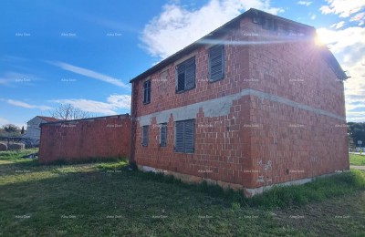 Haus zum Verkauf im Rohbaustadium. Pomer.