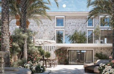 Steinige dalmatinische Villa in der alten Altstadt - ideale Investitionsmöglichkeit - Supetar!