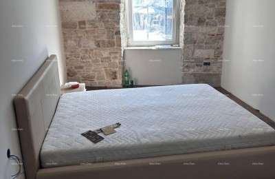 Verkauf einer exklusiven Wohnung im rustikalen Stil, in Top-Lage, im Zentrum von Pula!