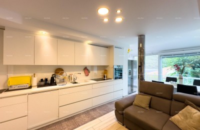 Wir verkaufen eine renovierte Wohnung in Duga Uvala!