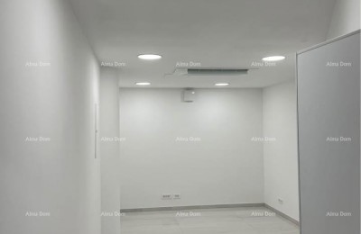 Wir verkaufen Gewerbefläche im Zentrum von Pula.