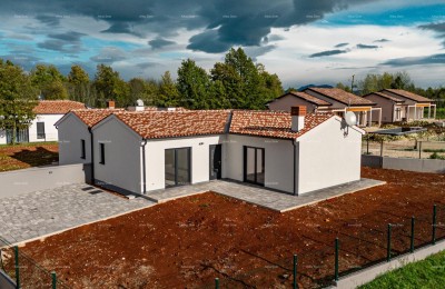 BARBAN, KOŽLJANI - Neubau / Duplex, rechter Teil. Ökologischer Ort
