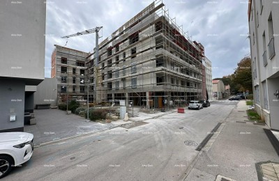 Wir präsentieren Ihnen eine Wohnung in einem neuen Wohngebäude, das sich in unmittelbarer Nähe des Gebäudes von Croatia Osiguranje befindet. Diese Wohnung bietet die perfekte Kombination aus modernem Design, Komfort und Funktionalität.