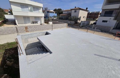 BAUGRUNDSTÜCK 438 m² MIT BAUGENEHMIGUNG – LIŽNJAN
