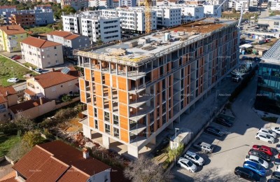 Pula. Neubau eines Mehrfamilienhauses. Verkauf einer Wohnung mit Parkplatz und Abstellraum. Nähe zum neuen Krankenhaus. S37