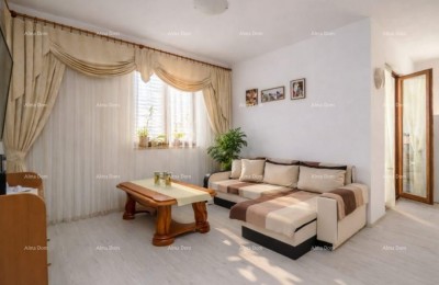 Rovinj – Immobilie mit zwei Wohnungen, Meerblick und Parkplatz