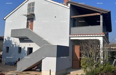 Poreč – Wohnung im Obergeschoss mit Garten