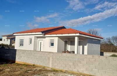 PULA!  HAUS ZU VERKAUFEN – RUHIGE LAGE.