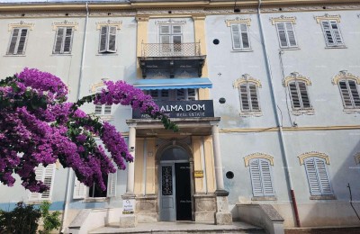 Pula, strenger Mittelpunkt, Gebäude mit Gärten, Wohnung in der historischen Altstadt. Lage: Istrische Straße.