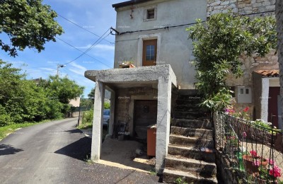 Verkauf eines renovierungsbedürftigen Hauses mit Baugrundstück in der Nähe von Poreč, Žbandaj!