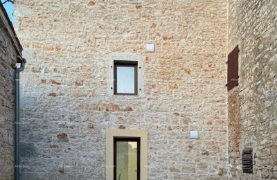 POREČ, Renoviertes Steinhaus mit Meerblick