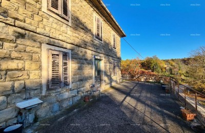 Altes istrisches Steinhaus mit Blick auf Grožnjan.