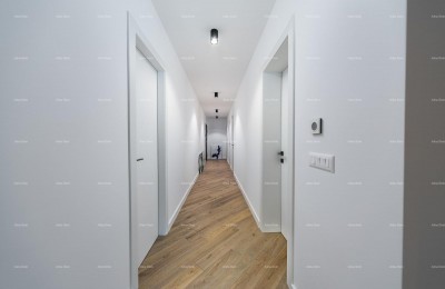 ROVINJ, Borik – Neue Luxuswohnung in begehrter Lage, nur 200 m vom Meer entfernt