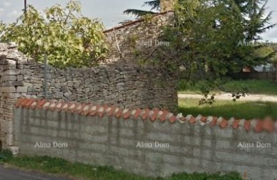 Altes Steinhaus mit Renovierungsprojekt und Baugenehmigung