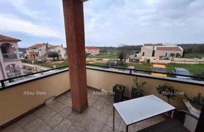 In Novigrad steht eine Zweizimmerwohnung mit Meerblick zum Verkauf