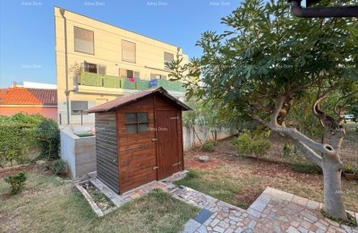 Zu verkaufen: Wohnung in Novigrad mit großem Garten.
