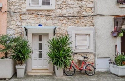 Verkauf - Haus im Zentrum, nur 50 m vom Meer entfernt, Umag!