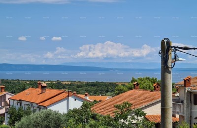 Verkauf eines Hauses mit zwei Wohneinheiten, Nebengebäude und Garage, Ližnjan!