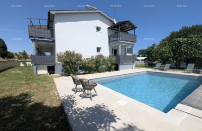 Pula – Haus mit 5 Wohneinheiten und zwei Schwimmbädern