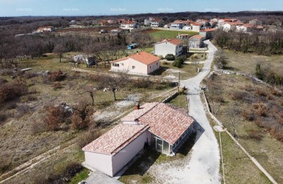 In der Nähe von Marcana, Haus auf einem großen Grundstück von 26.000 m2