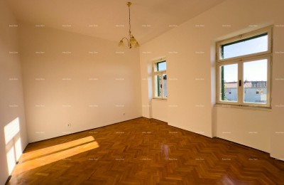 Wir verkaufen eine Wohnung im Zentrum von Pula! Kaštel!