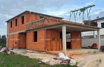 Verkauf eines im Bau befindlichen Hauses mit schönem Panoramablick in der Nähe von Umag!