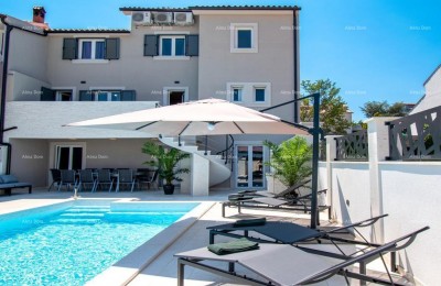 Banjole. Ferienhaus mit 3 Appartementen und Pool. Beste Lage!