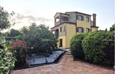 Steinernes Haus mit Pool und Panoramablick auf das Meer – Kaštelir