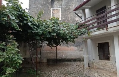 Haus im Zentrum von Marčana mit großem Garten.