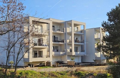 Buje – Wohnung in Neubau, 68 m², Parkplatz und Abstellraum