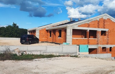 Zu verkaufen: Duplexhaus in ruhiger Wohngegend nahe Vodnjan.