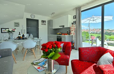 VRSAR – WOHNUNG MIT ZWEI SCHLAFZIMMERN, TERRASSE, ABSTELLRAUM UND PARKPLATZ