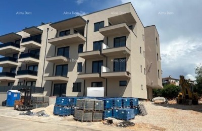Verkauf einer modernen Wohnung in einem Neubau mit Parkplatz, Vabriga, Poreč!