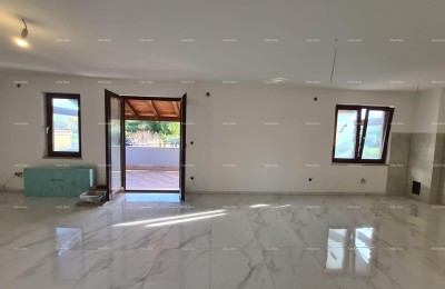 Poreč – Wohnung im Obergeschoss mit Garten